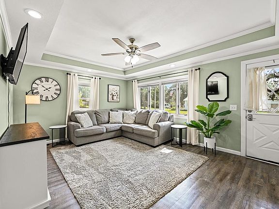 3rd image of 303 1st St SW