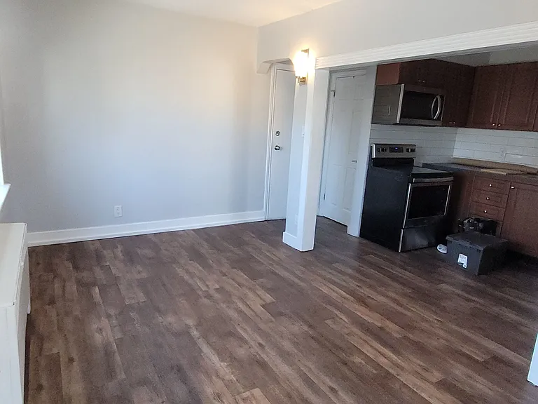 170 Holborne Ave #2 — Photo 5
