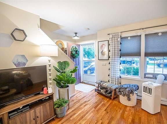 5th image of 49 Harvell St Unit 12