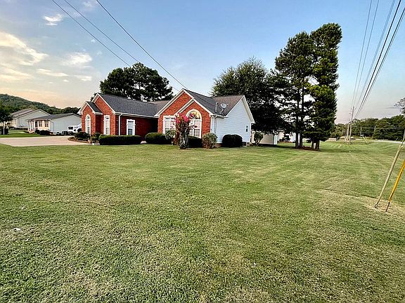 4th image of 18 Northwood Dr