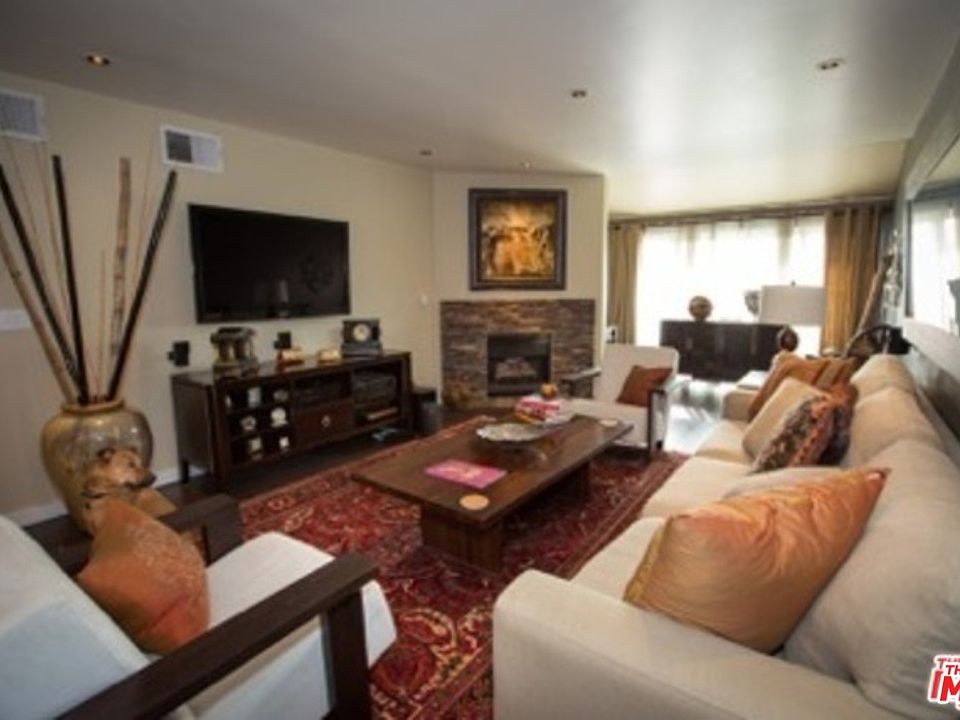 1st image of 12830 Burbank Blvd Unit 303