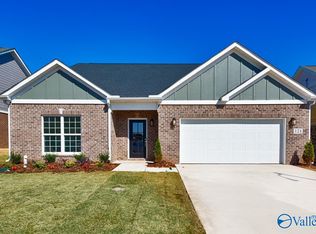 121 Harvest Moon Dr, Harvest, AL 35749