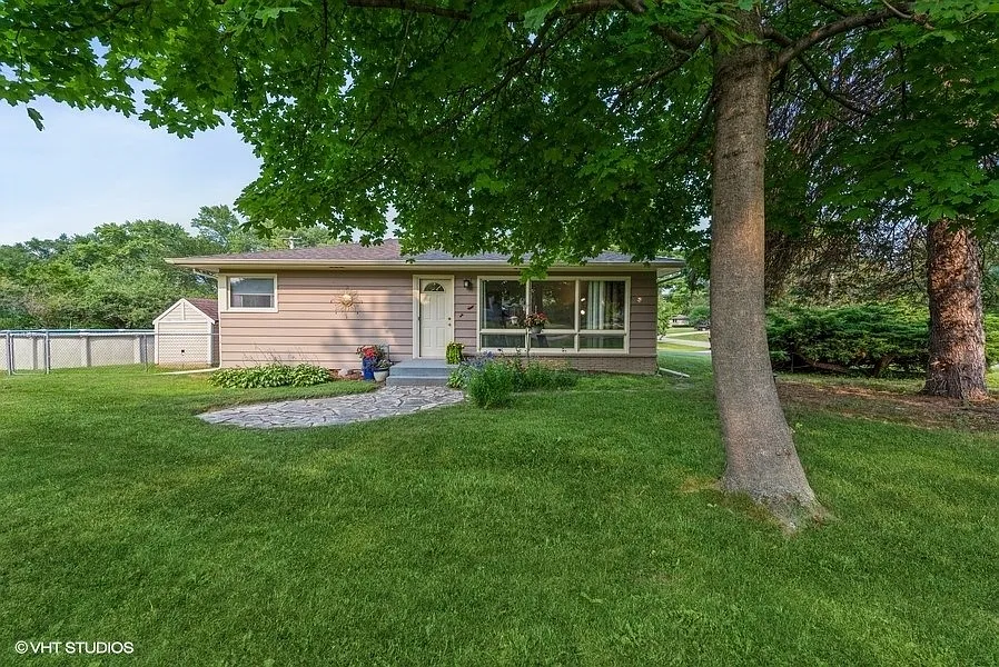 7213 Hiawatha Dr photo 1