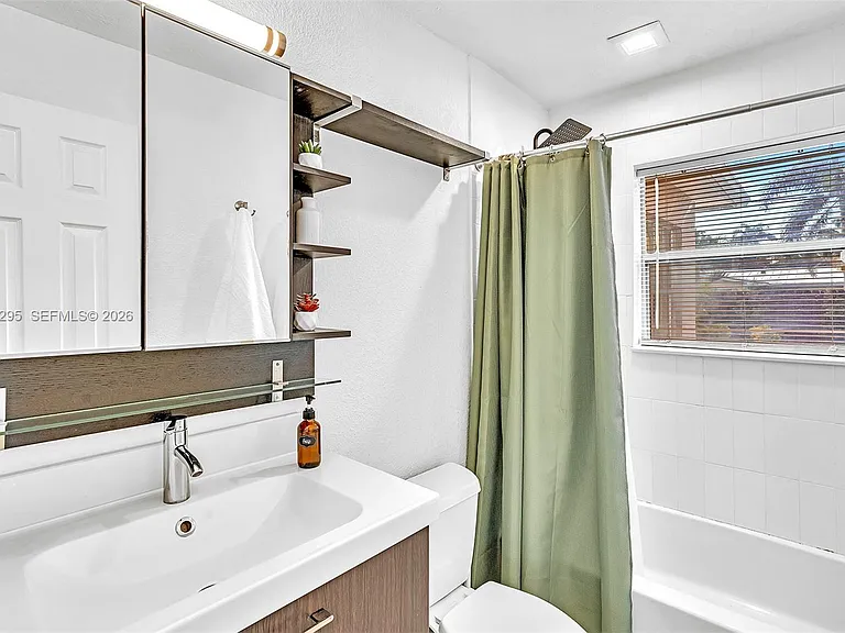 4633 SW 28th Ave — Photo 65