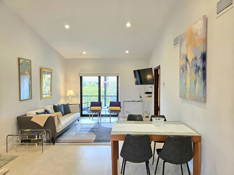50 SE 12th St #2260