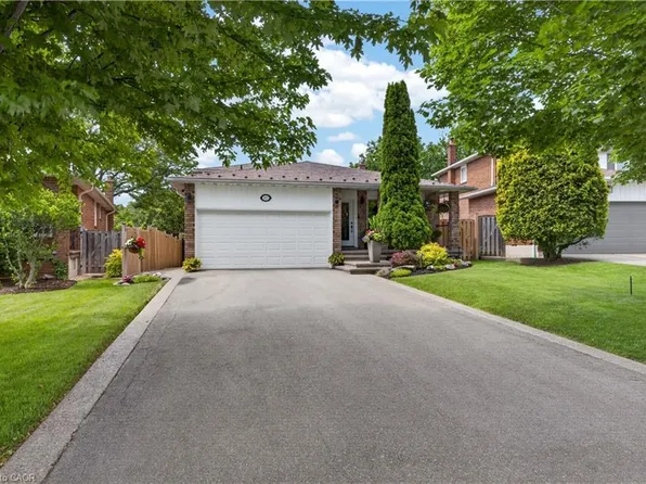 1432 Livingston Rd, Oakville, ON L6H 3G4