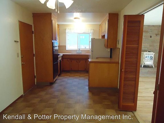 2nd image of 419 Plateau Ave