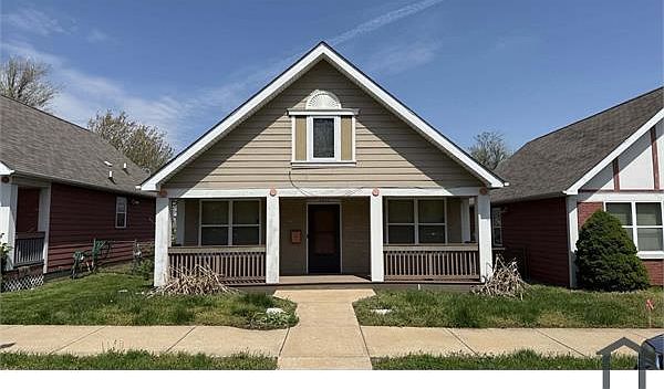 1st image of 3055 Thomas St