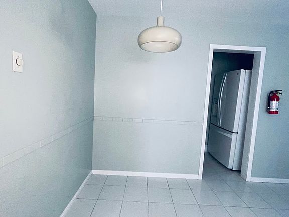 3rd image of 252 Belgrove Dr #2B