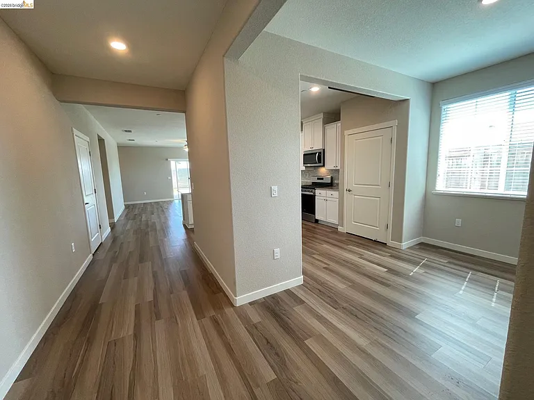 4395 Canada Way — Photo 9