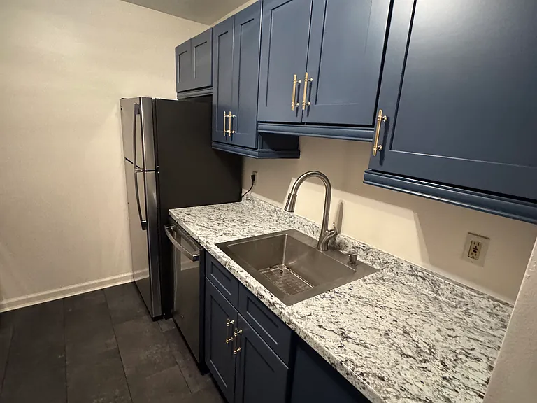 12 White Gate Rd #B — Photo 3