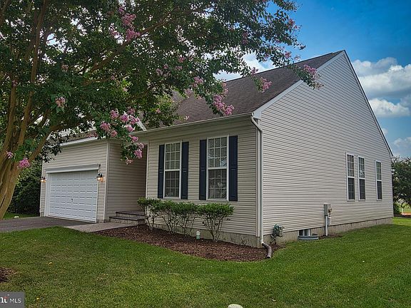 2nd image of 8 Sconset Ct