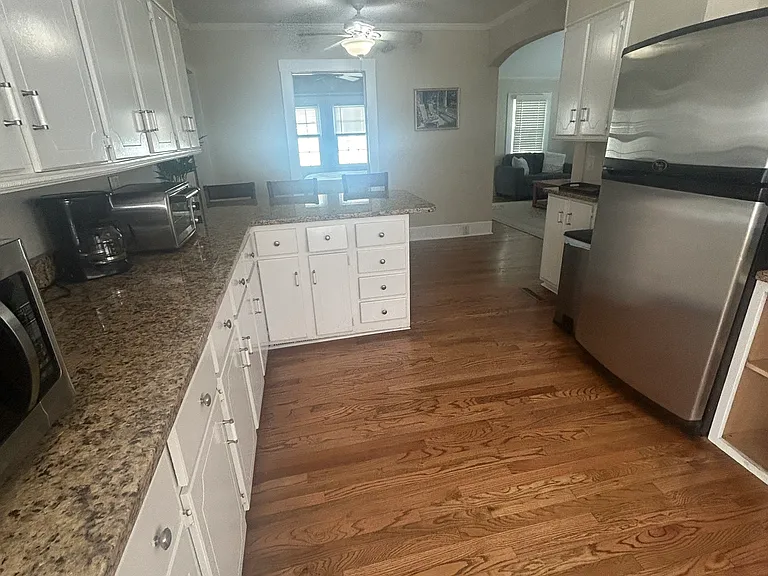 1407 Arendell St — Photo 10