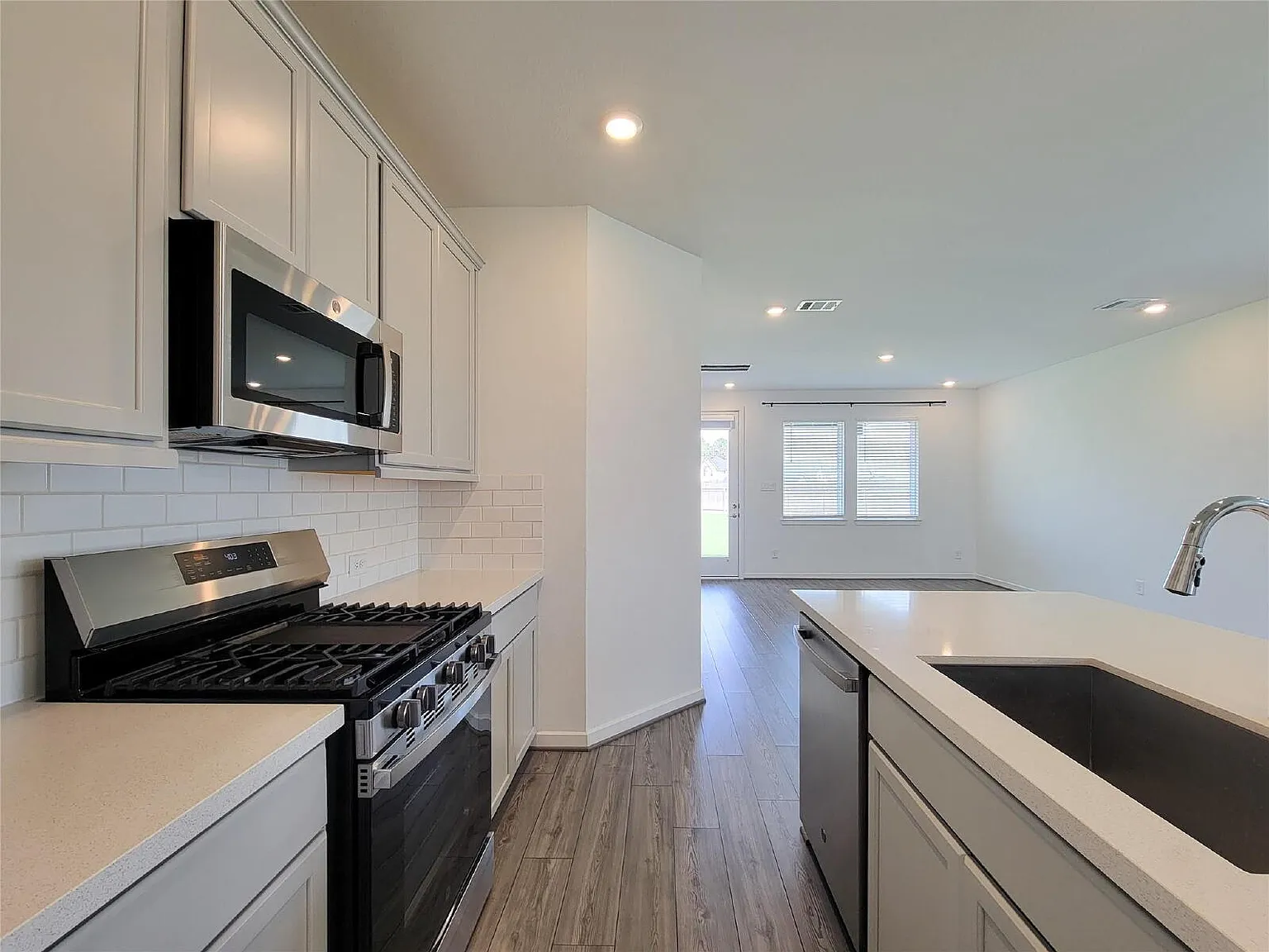 4 bed, 2.5 bath, 2170 sqft, $2,550 — Photo 4