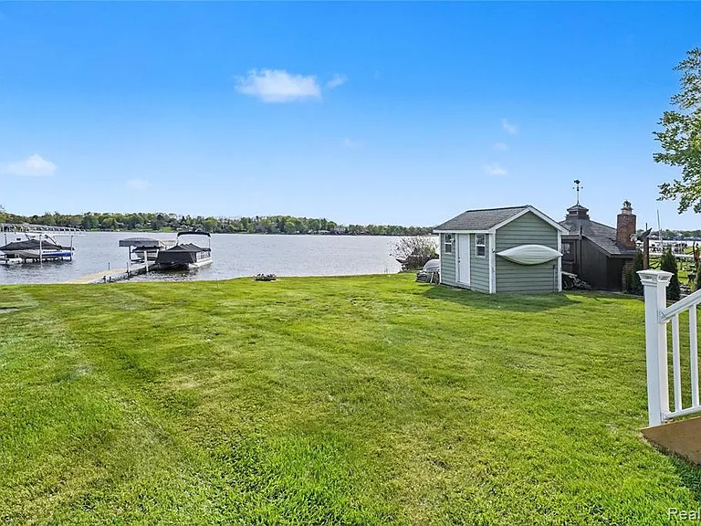 10280 Lakeside Dr — Photo 27