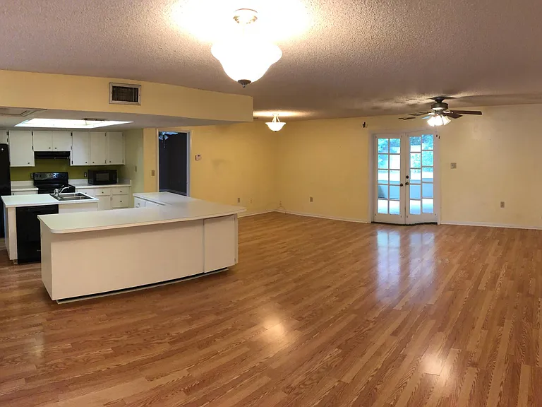 2050 Ryan Way — Photo 2