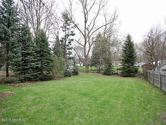 3rd image of 1714 Byrd Dr