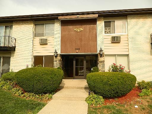 1st image of 8999 Kennedy Dr APT 1C