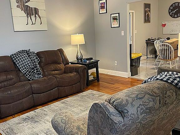 3rd image of 13219 Railroad Ave