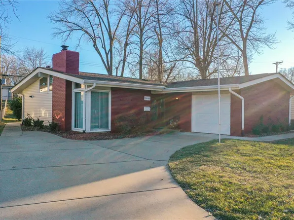3040 Kingsley Dr, Florissant, MO 63033
