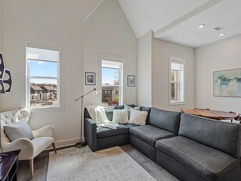 700 James Ave #32 — Photo 9