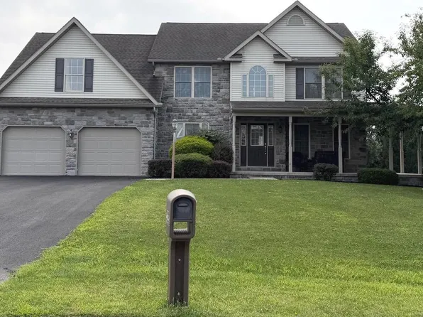 1322 Hunters Chase, Chambersburg, PA 17202