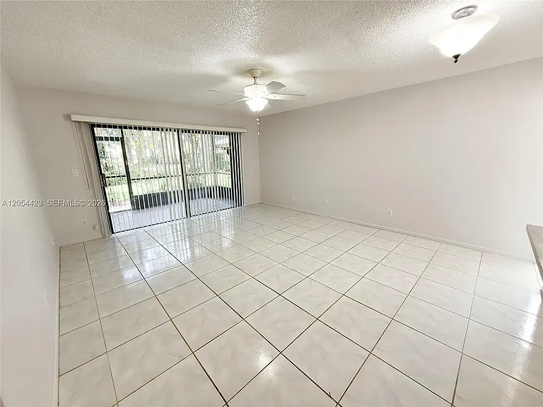 7523 Greenlake Way #C — Photo 11