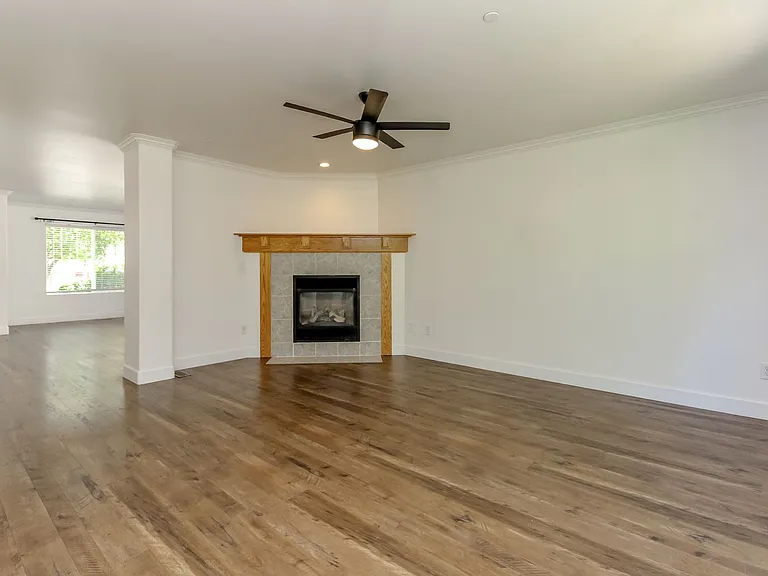 1661 Jensen Ave — Photo 11
