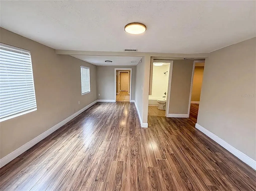 1505 W 16th St — Photo 3