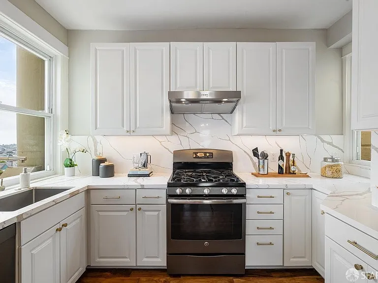 1 Hoffman Ave #C — Photo 11