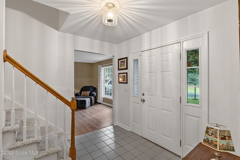 2nd image of 582 Acland Boulevard