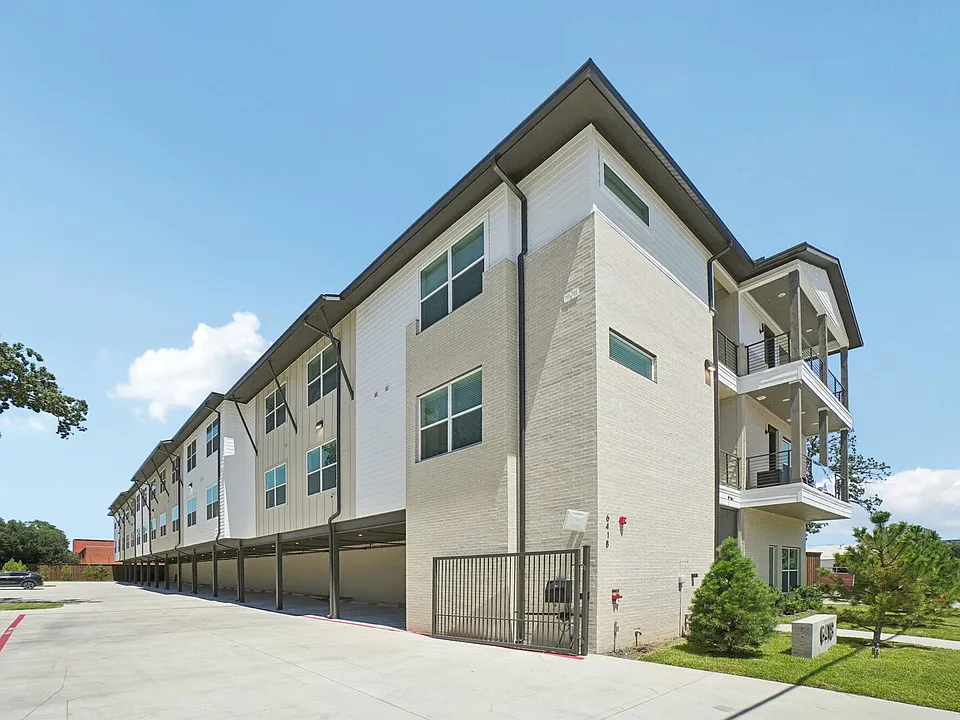 6418 Maple