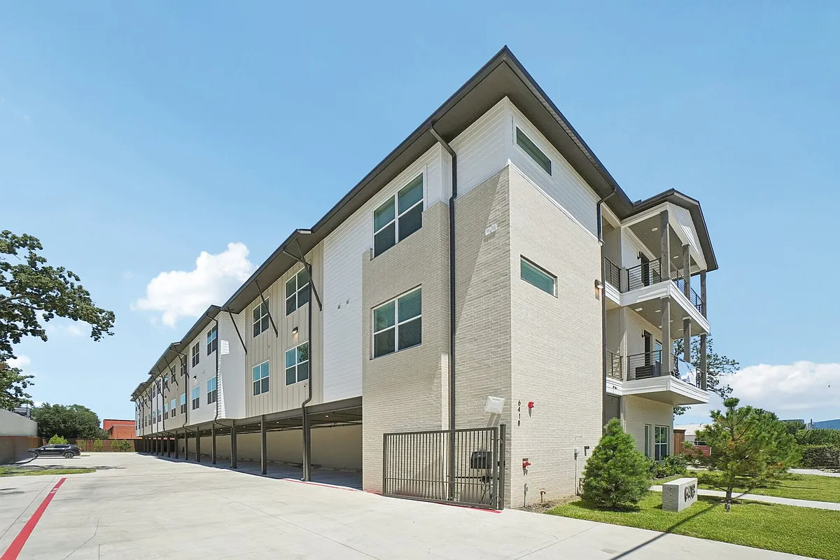 Building Photo - 6418 Maple