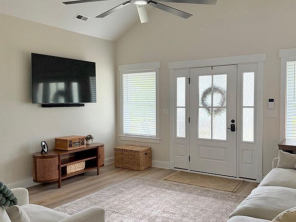 4th image of 942 2nd St Lot 3A