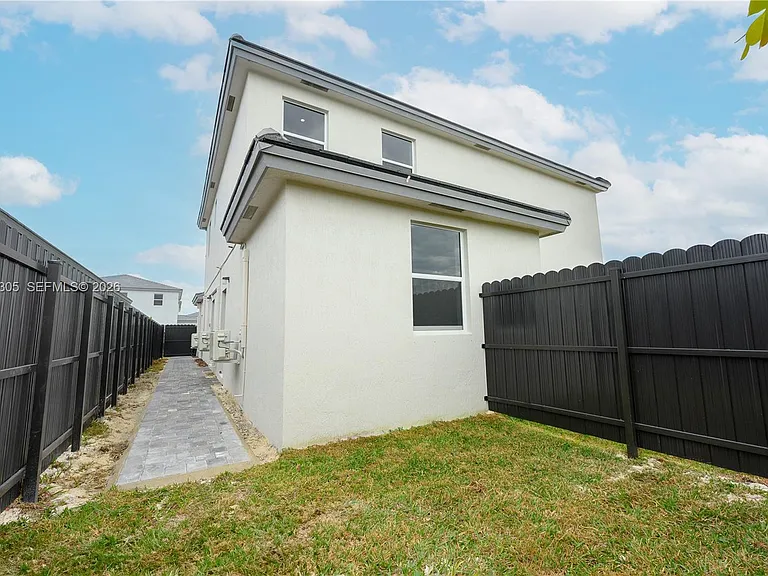 18690 SW 136th Ct — Photo 1