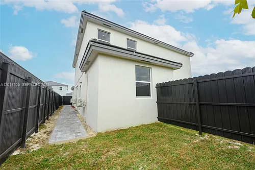 18690 SW 136th Ct Photo 1