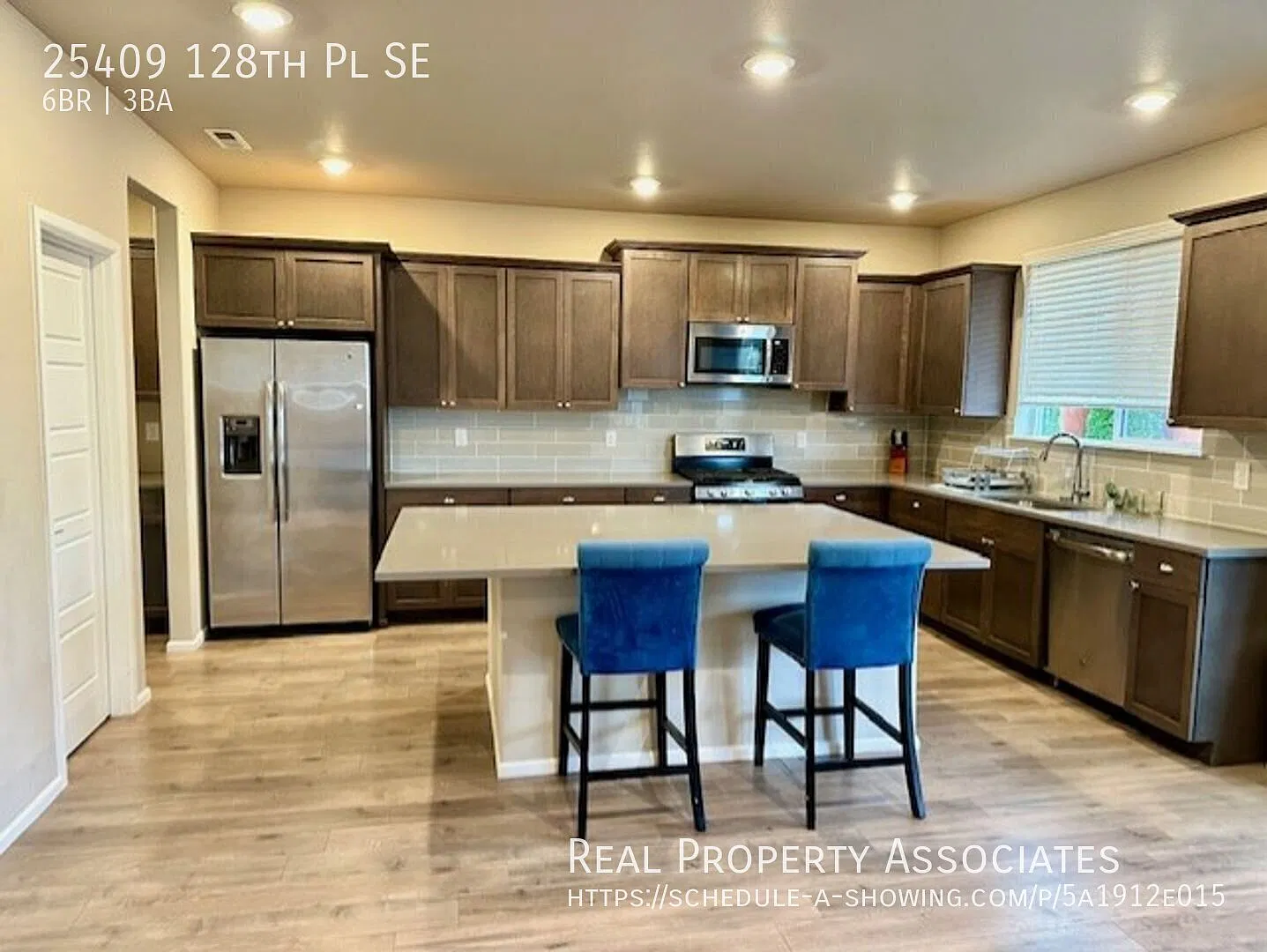 Furnished Optional Large Six Room Home on a Private Kent Neighborhood Cul-De-Sac — Photo 2