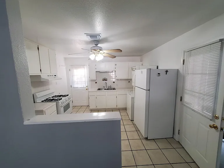 5016 Avenue F — Photo 6