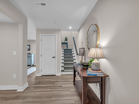 4th image of 29 Questover Dr