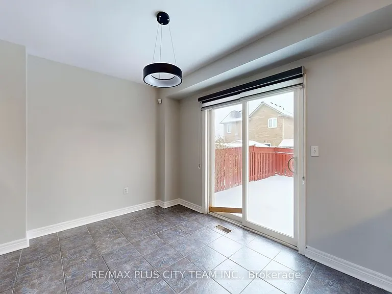 4 Slessor Ln — Photo 8