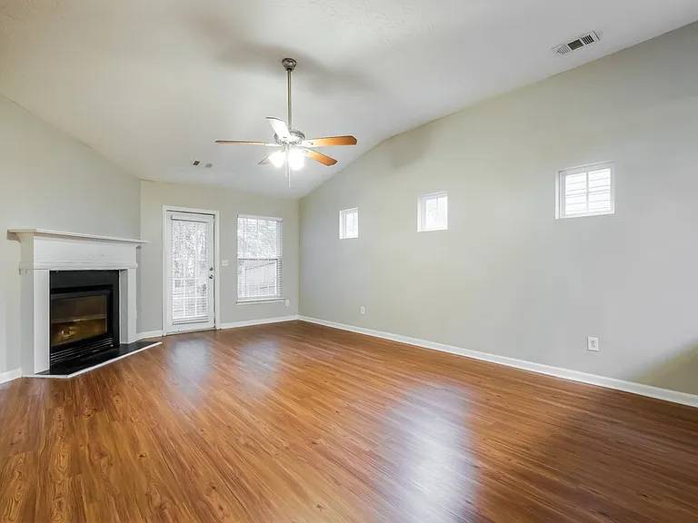 533 Arrowhead Dr — Photo 3
