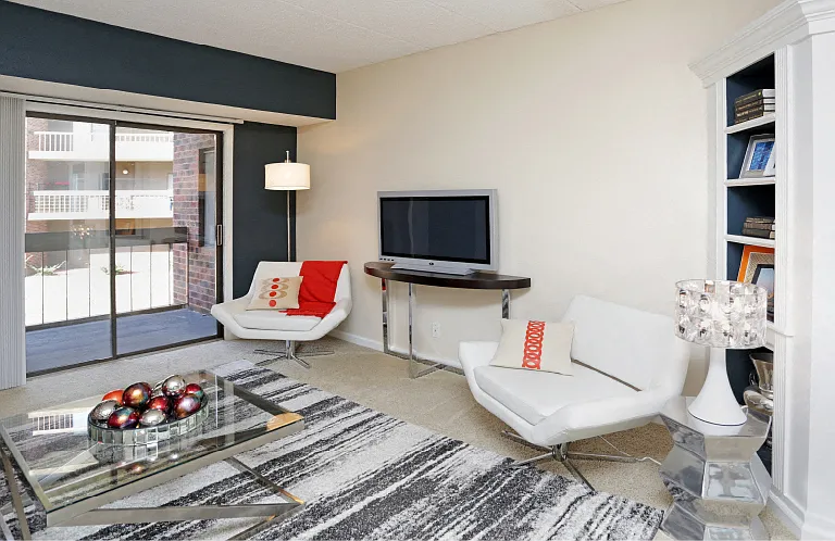 Embassy Park Apartments — Photo 39