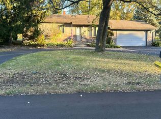 210 Paragon Dr, Troy, MI 48098