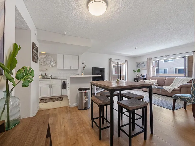 313 E Pine St #18 — Photo 37
