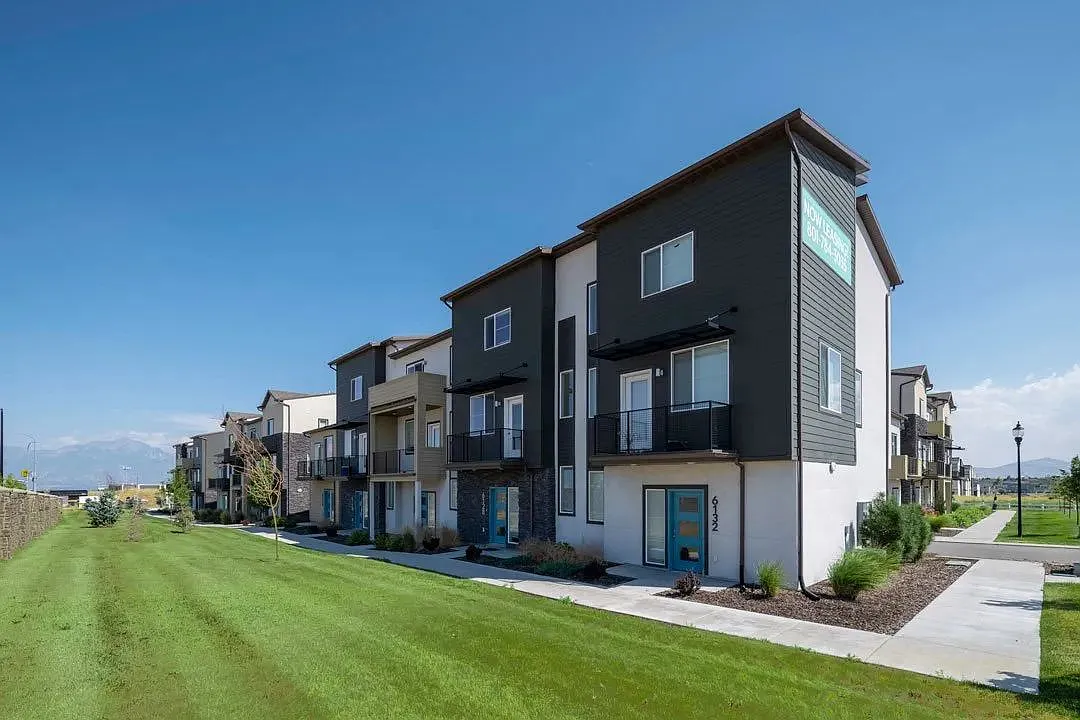 Gladstone Place Townhomes — Photo 2