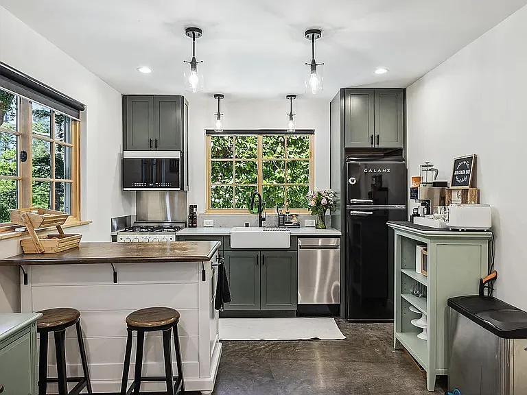 2 bed, 850 sqft, $3,950 — Photo 4