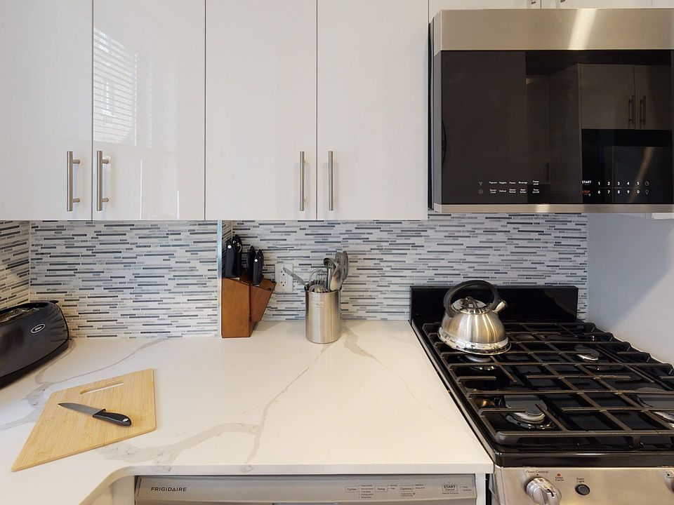 1st image of 30 Park Ave #8R