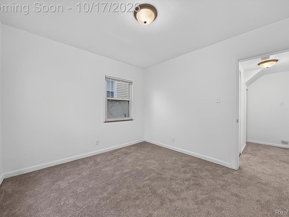630 White Ave, photo 30