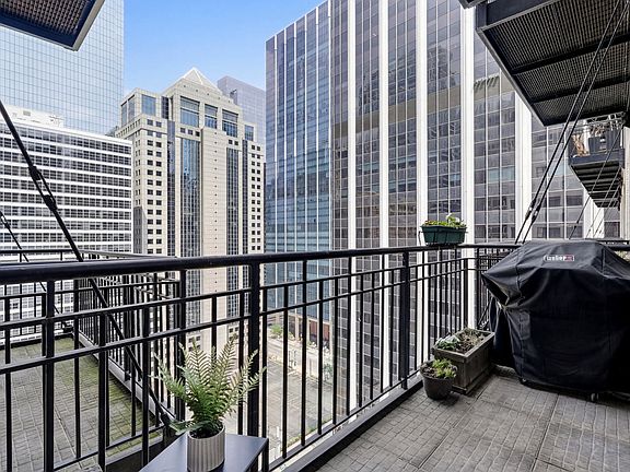 5th image of 212 W Washington St APT 1707