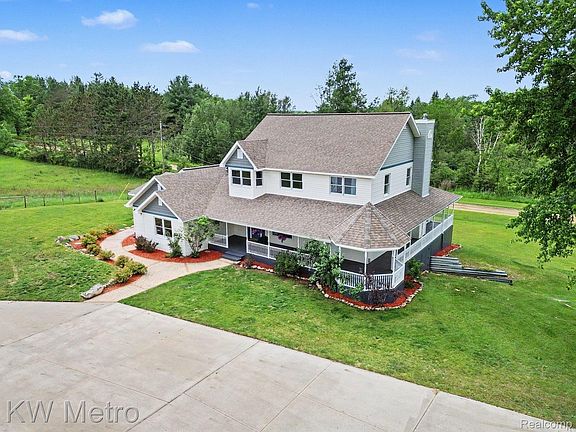 2nd image of 2682 E Haskell Lake Rd